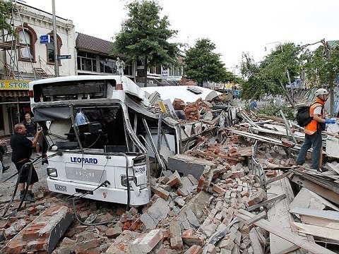 Strong Quake Hits Mexico, Shakes Capital